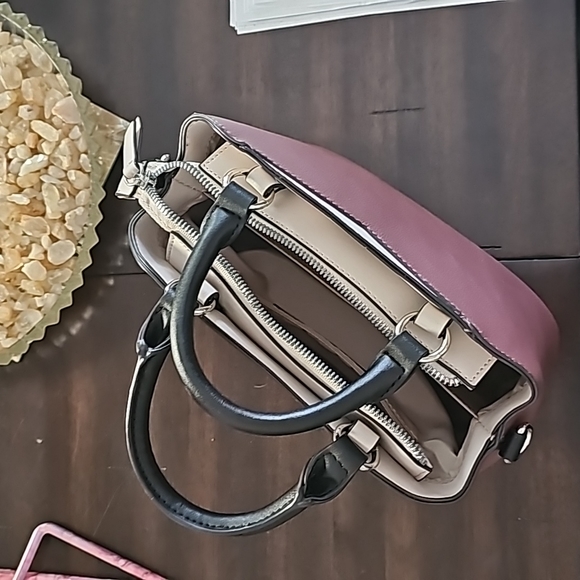 Nine west purse. Very loved. 10 in. X 7 in. Zipper pocket, 2 inside pockets. - Picture 2 of 2